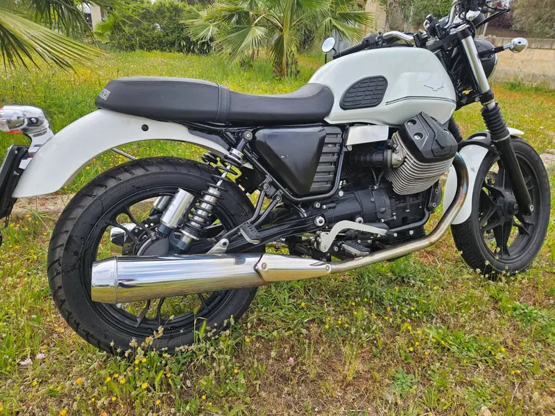 Moto Guzzi V7 Stone (2012 - 15) (6)