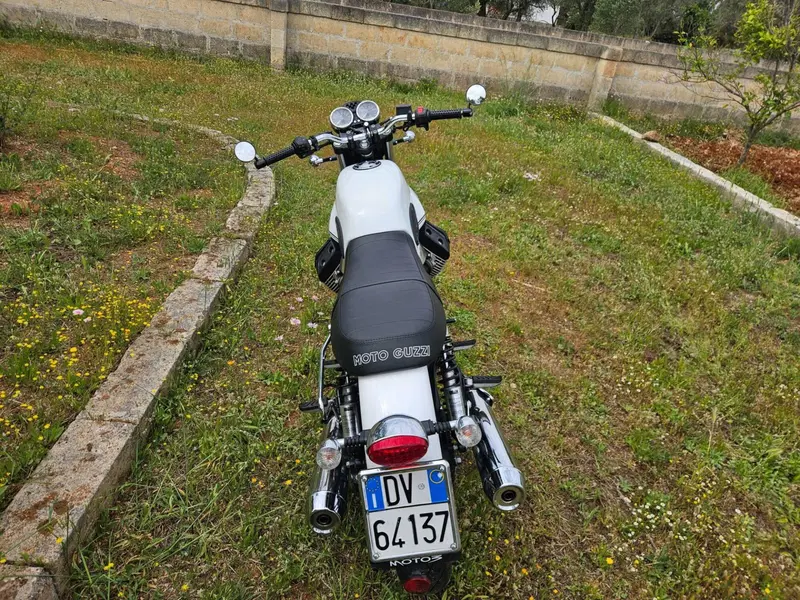 Moto Guzzi V7 Stone (2012 - 15) (7)