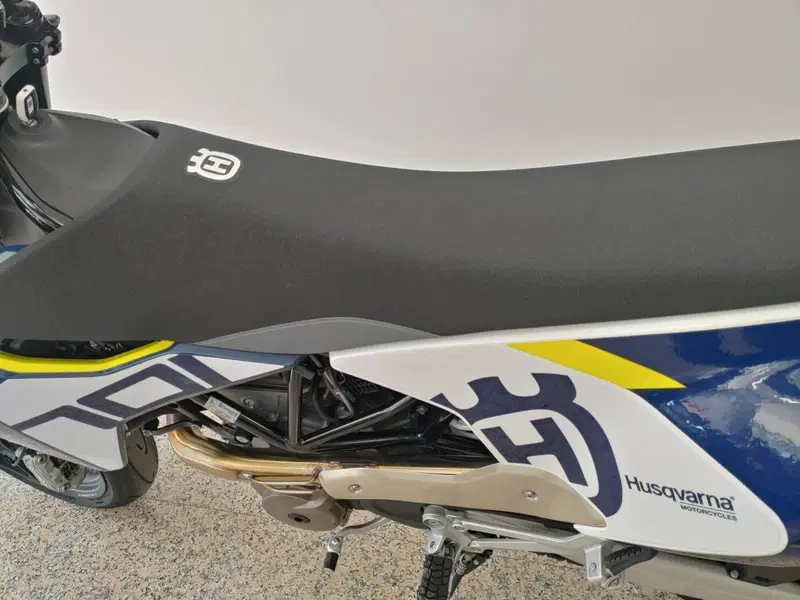 Husqvarna 701 Supermoto (2023 - 25) (10)