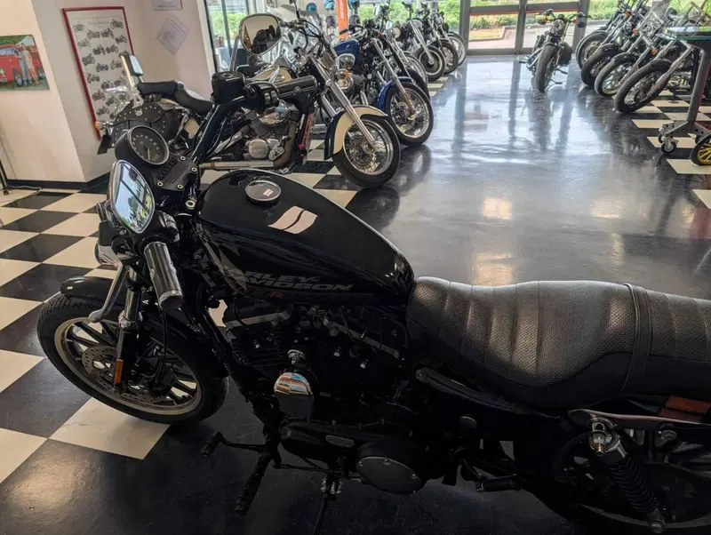 Harley-Davidson 883 R (2008 - 16) - XL 883R (9)