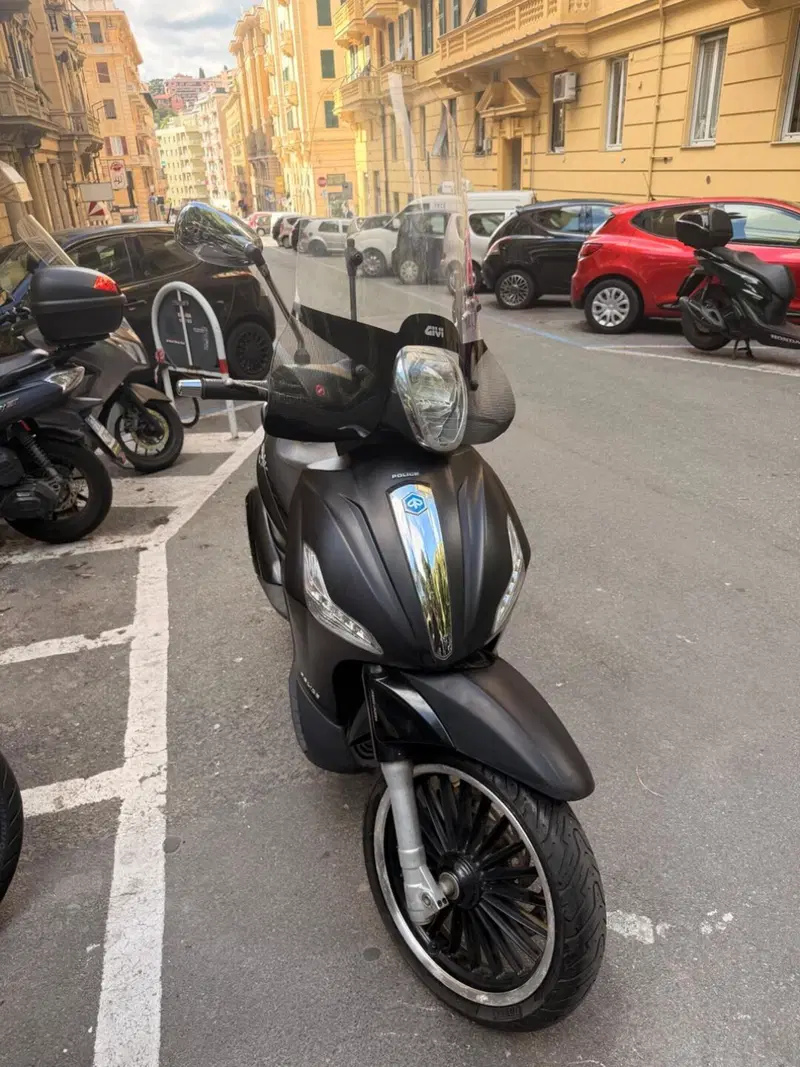 Piaggio Beverly 300 i.e. Police ABS-ASR (2017 - 20) (4)