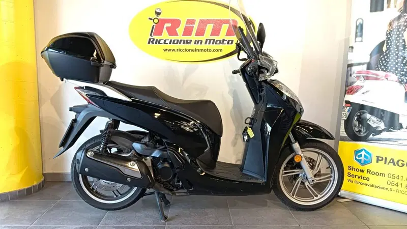 Honda SH 300 i ABS (2016 - 20) (2)
