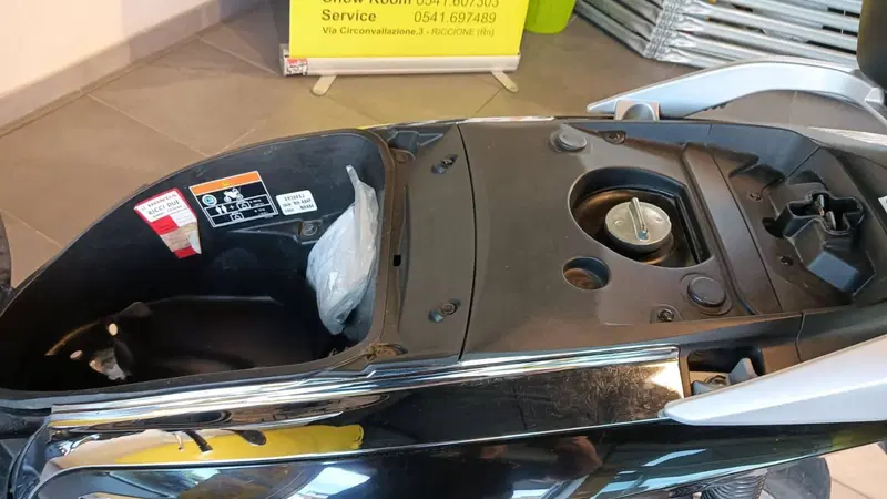Honda SH 300 i ABS (2016 - 20) (8)