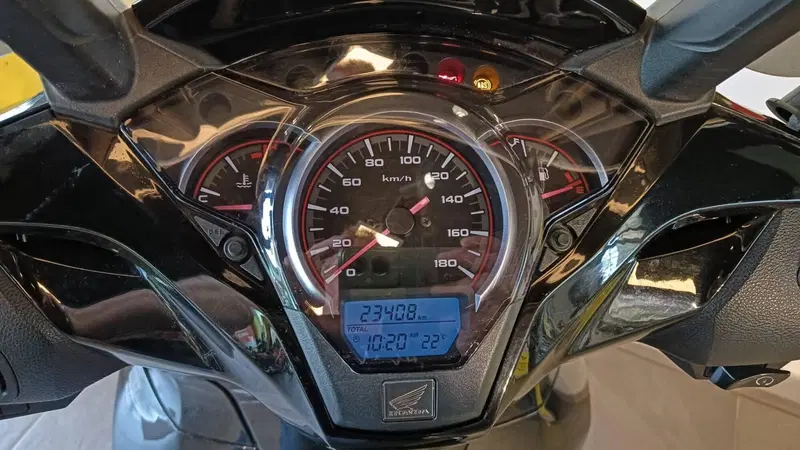 Honda SH 300 i ABS (2016 - 20) (6)