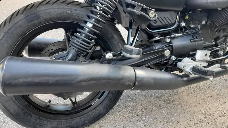 Moto Guzzi V7 Stone (2021 - 24) (4)
