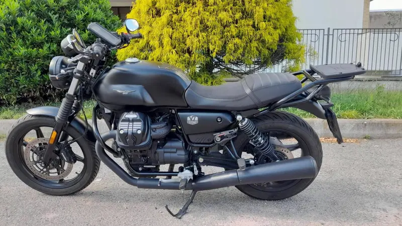 Moto Guzzi V7 Stone (2021 - 24) (5)