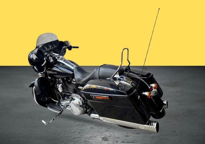 Harley-Davidson 107 Street Glide (2017 - 19) - FLHX (4)