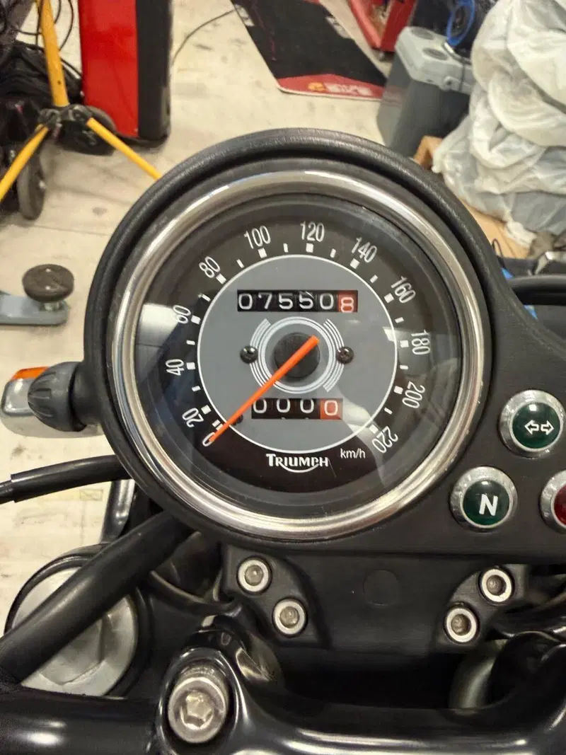 Triumph Bonneville 800 (2000 - 01) (5)