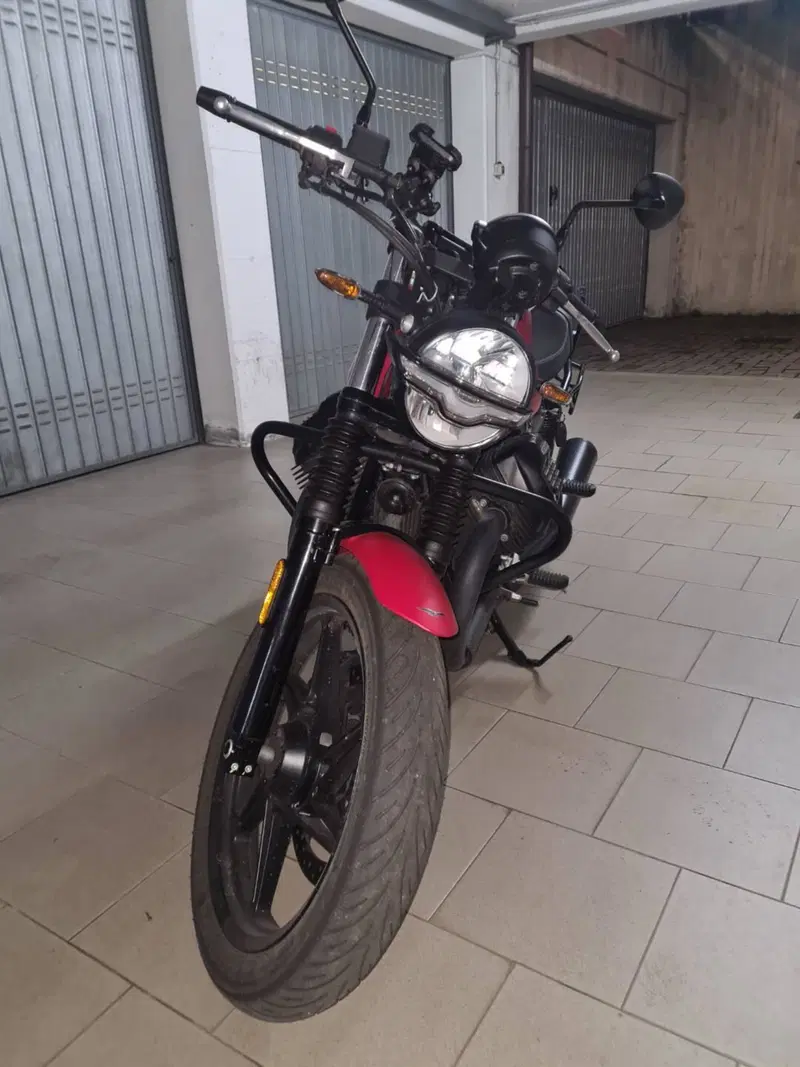 Moto Guzzi V7 Stone (2021 - 24) (3)