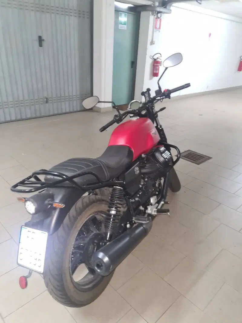 Moto Guzzi V7 Stone (2021 - 24) (4)