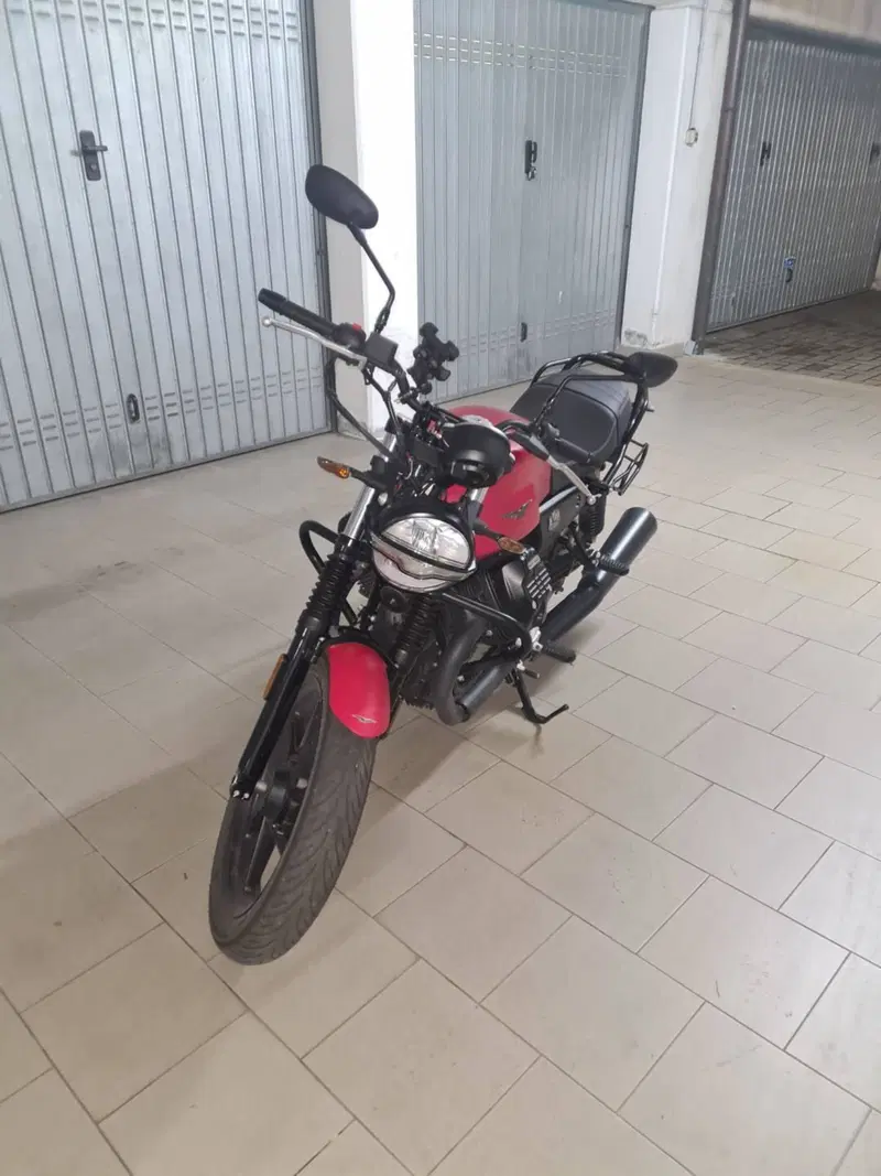 Moto Guzzi V7 Stone (2021 - 24)