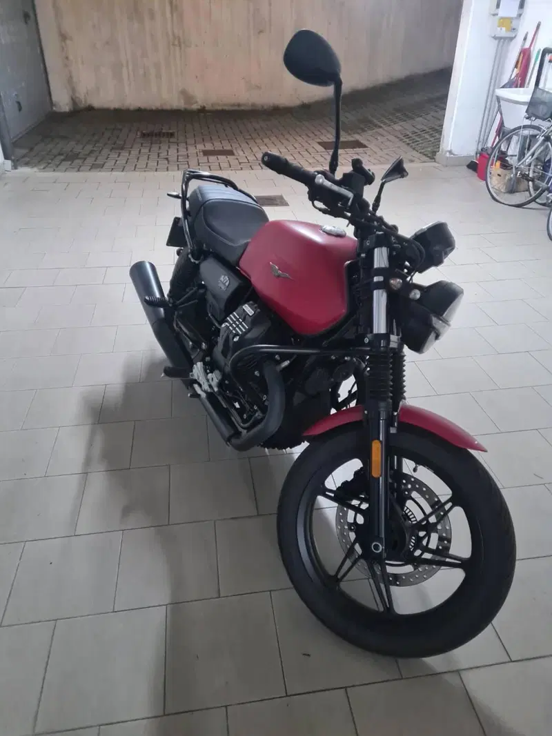 Moto Guzzi V7 Stone (2021 - 24) (6)
