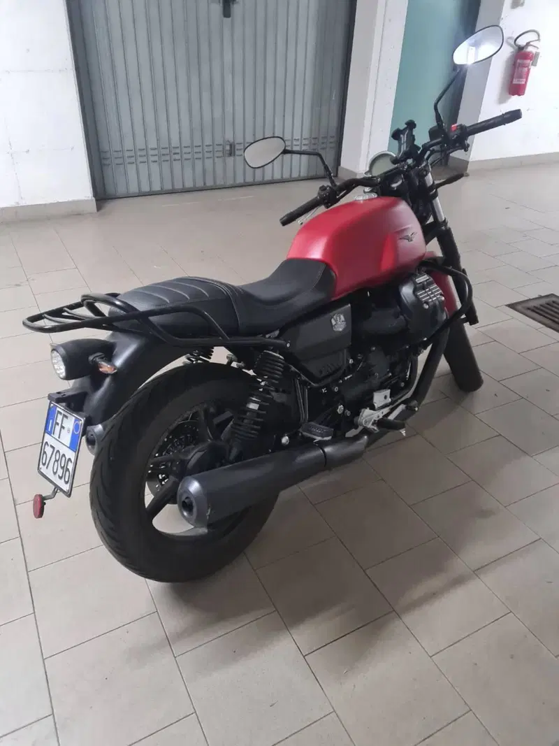 Moto Guzzi V7 Stone (2021 - 24) (2)