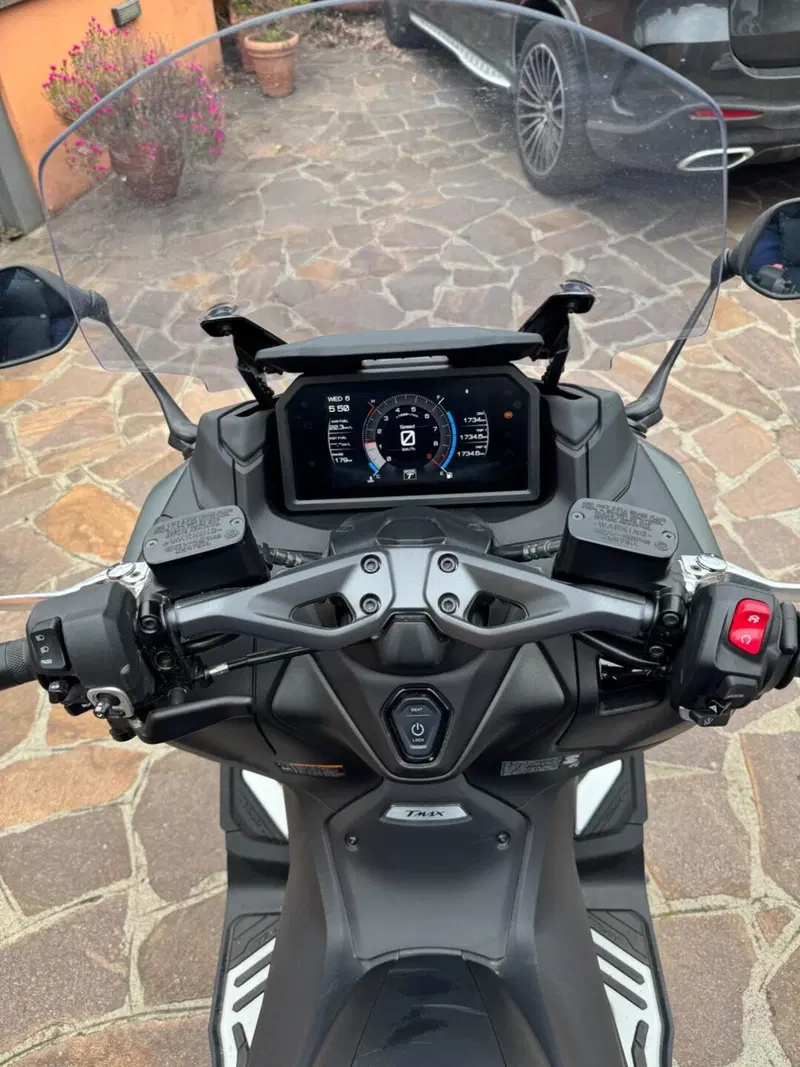 Yamaha T-Max 560 (2025 - 26) (4)