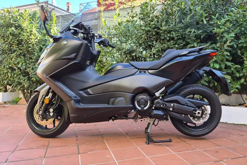 Yamaha T-Max 560 (2022 - 24) (5)