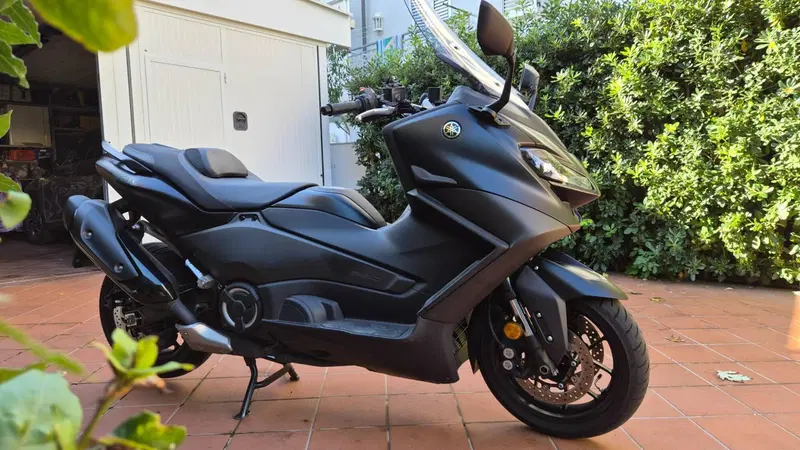 Yamaha T-Max 560 (2022 - 24) (6)