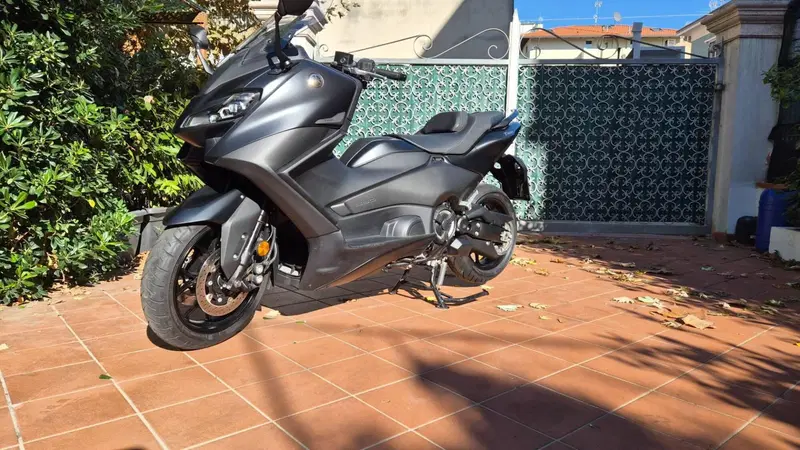Yamaha T-Max 560 (2022 - 24) (7)