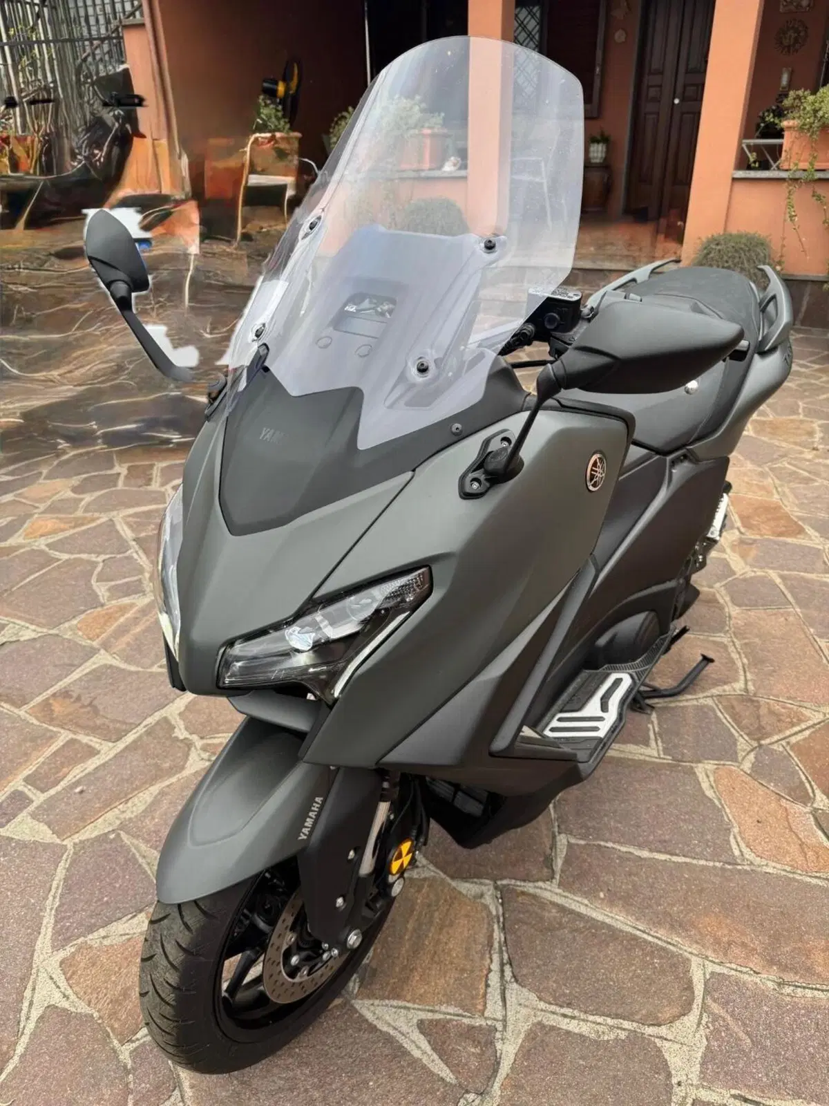 Yamaha T-Max 560 (2025 - 26) (8)