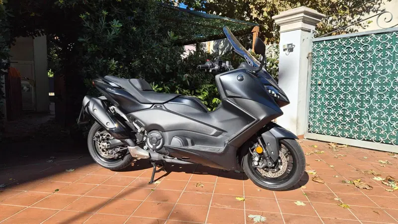 Yamaha T-Max 560 (2022 - 24) (3)