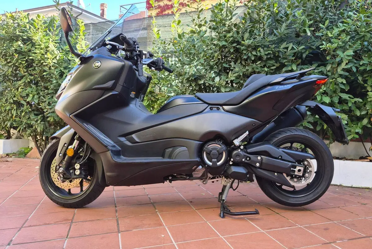Yamaha T-Max 560 (2022 - 24) (5)