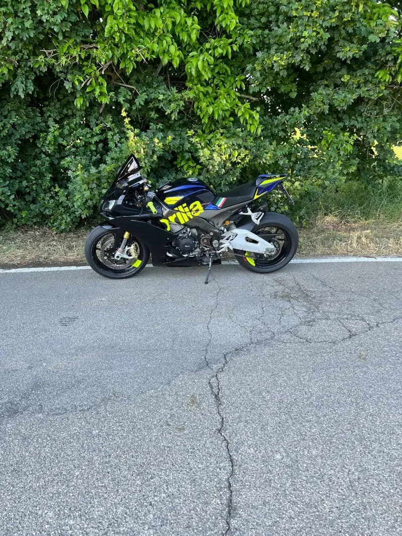 Aprilia Tuono V4 R APRC (2011 - 13) (3)