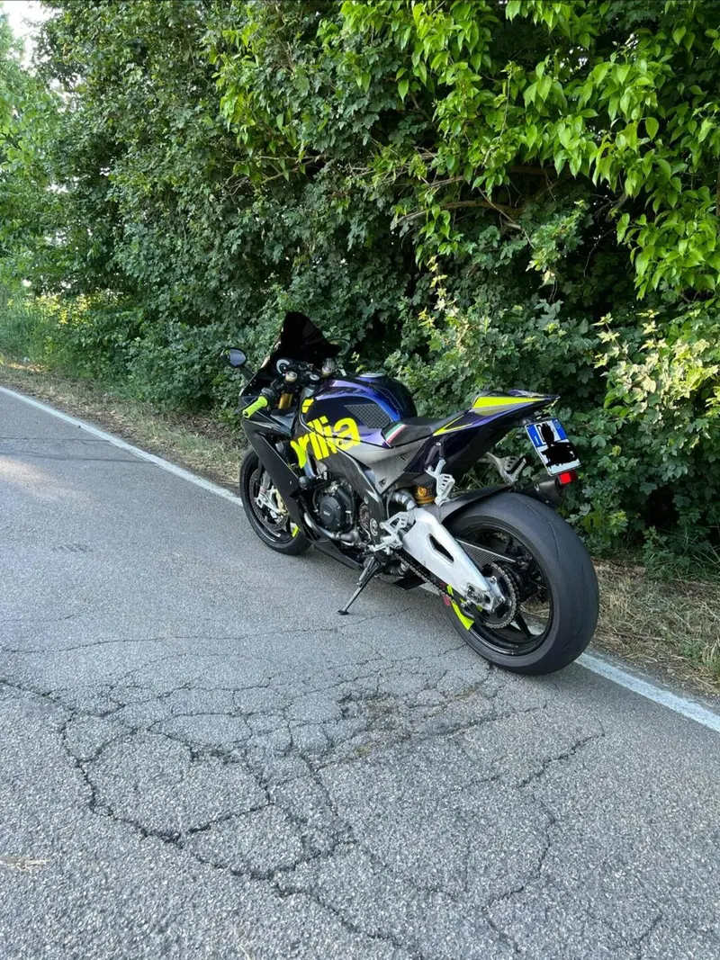 Aprilia Tuono V4 R APRC (2011 - 13) (4)