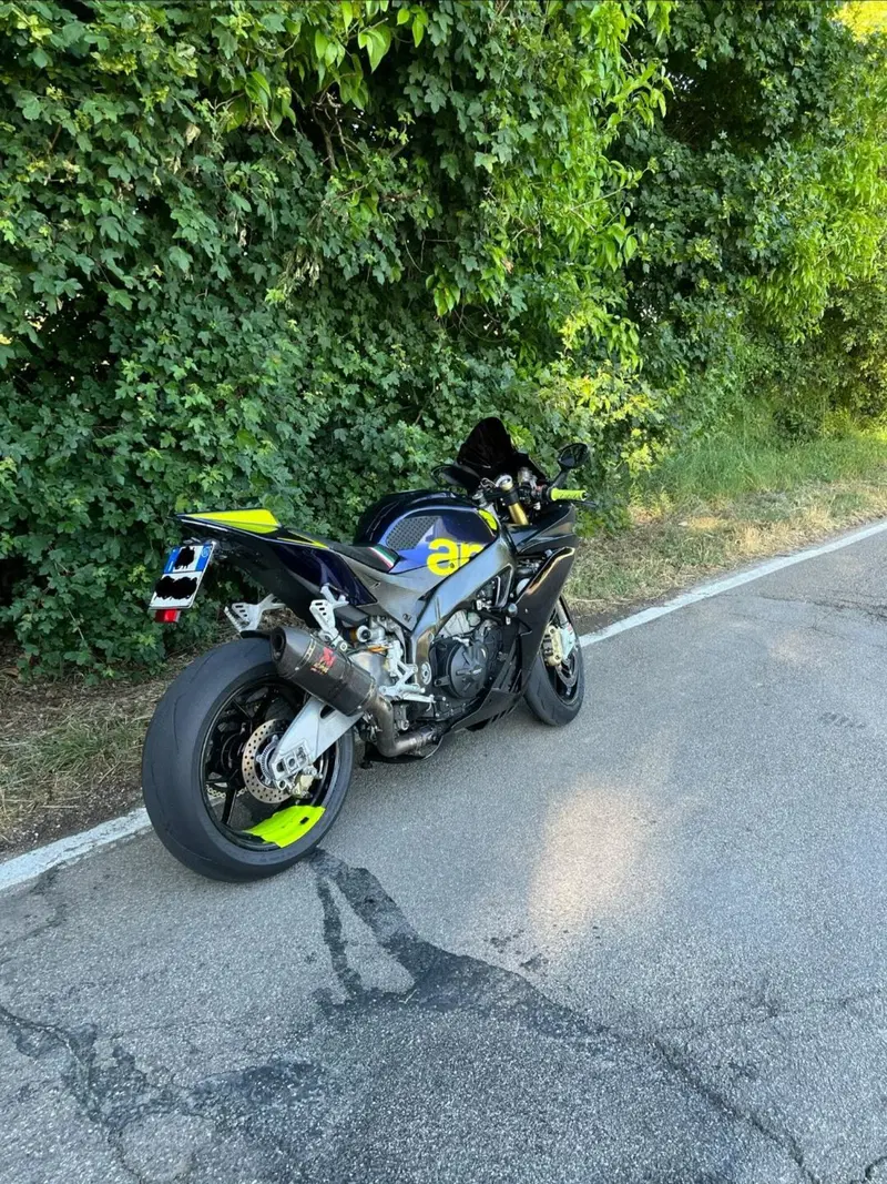 Aprilia Tuono V4 R APRC (2011 - 13) (5)
