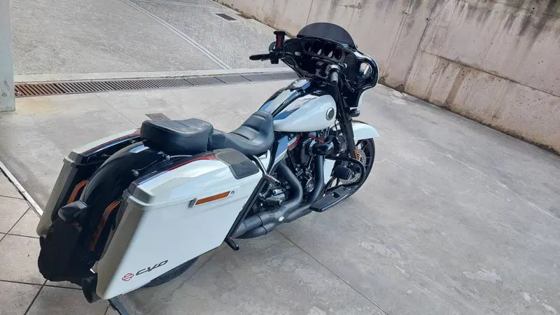 Harley-Davidson 117 Street Glide (2021) - FLHXSE (7)