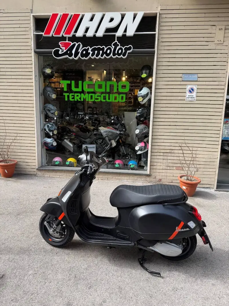 Vespa GTS 300 Super Sport (2023 - 24) (2)