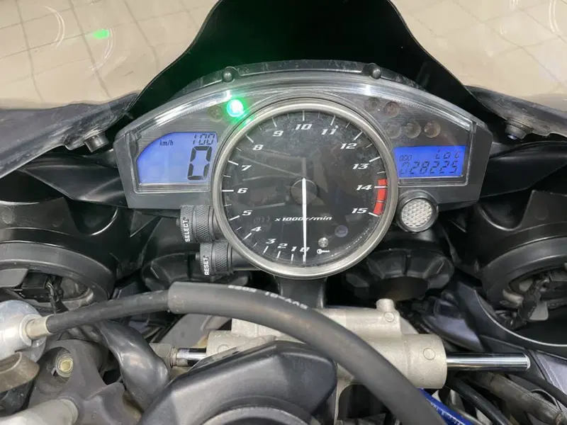 Yamaha YZF R1 (2004 - 05) (3)
