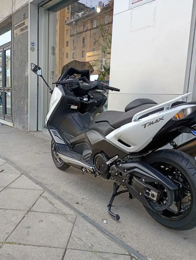 Yamaha T-Max 530 (2015 - 16) (2)