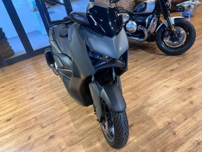 Yamaha X-Max 300 Tech Max (2025 - 26) (3)