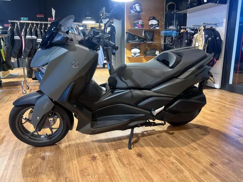Yamaha X-Max 300 Tech Max (2025 - 26) (5)