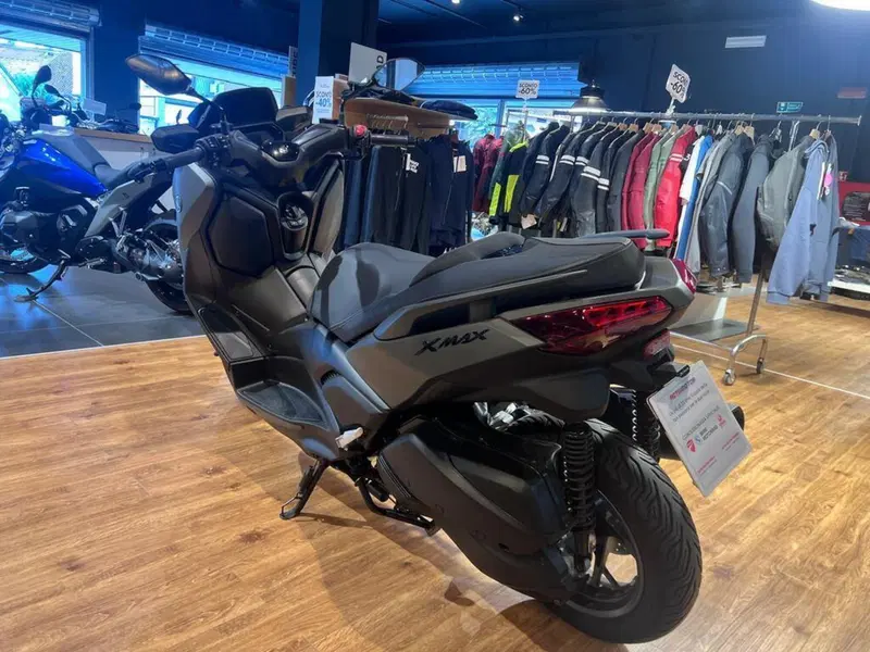Yamaha X-Max 300 Tech Max (2025 - 26) (6)