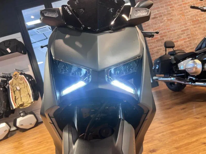 Yamaha X-Max 300 Tech Max (2025 - 26) (9)