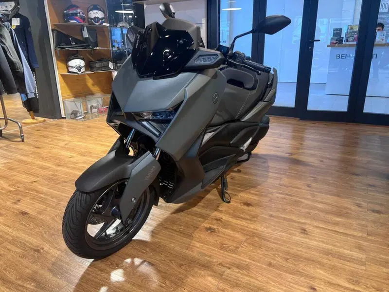 Yamaha X-Max 300 Tech Max (2025 - 26) (4)