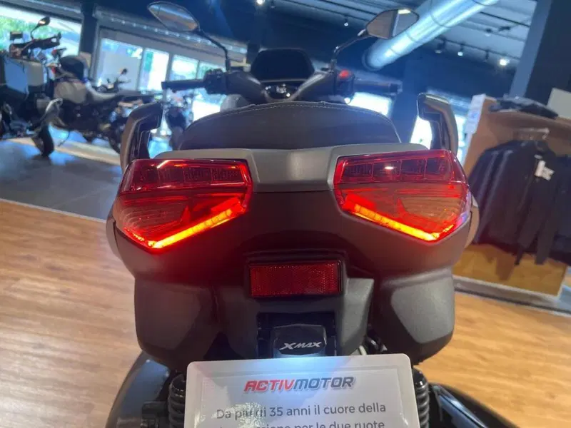Yamaha X-Max 300 Tech Max (2025 - 26) (10)