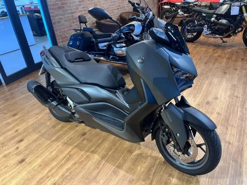 Yamaha X-Max 300 Tech Max (2025 - 26) (2)