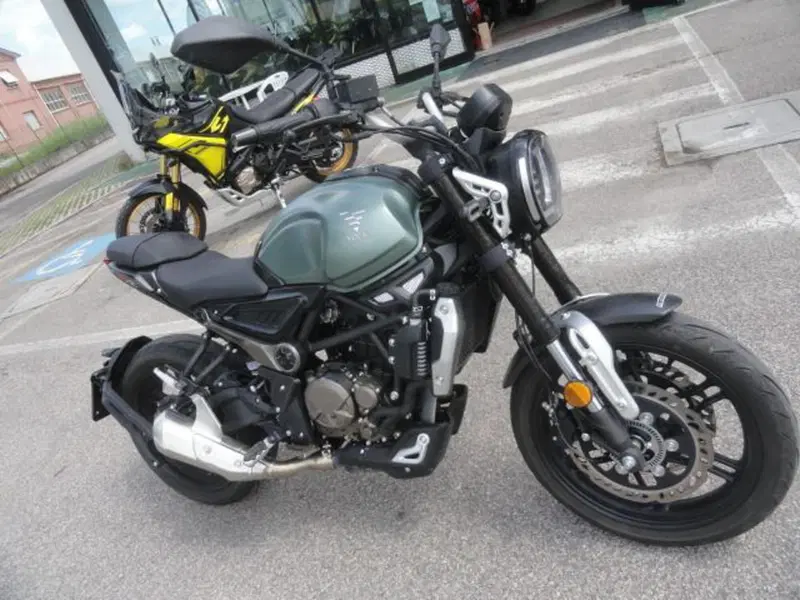 Voge Trofeo 300AC (2021 - 26) (2)