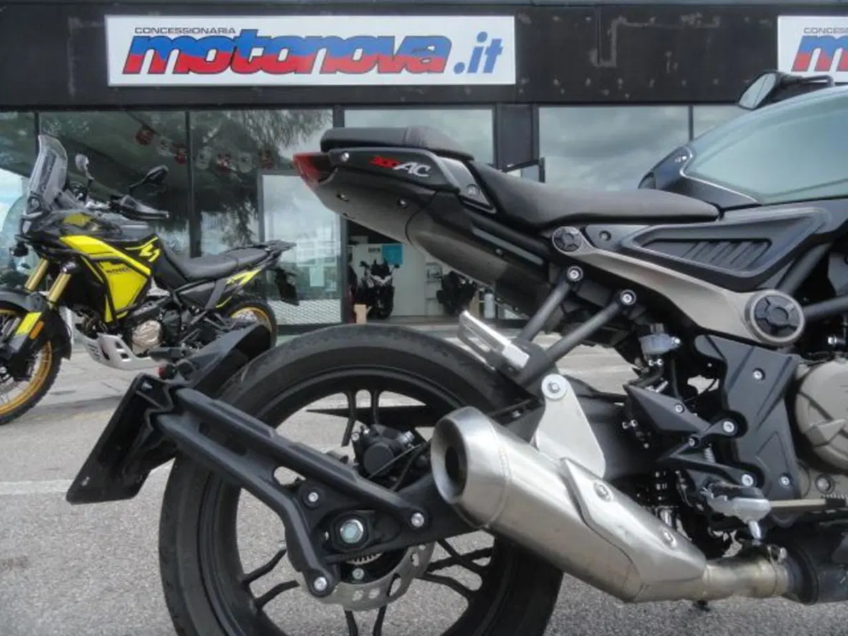 Voge Trofeo 300AC (2021 - 26) (11)