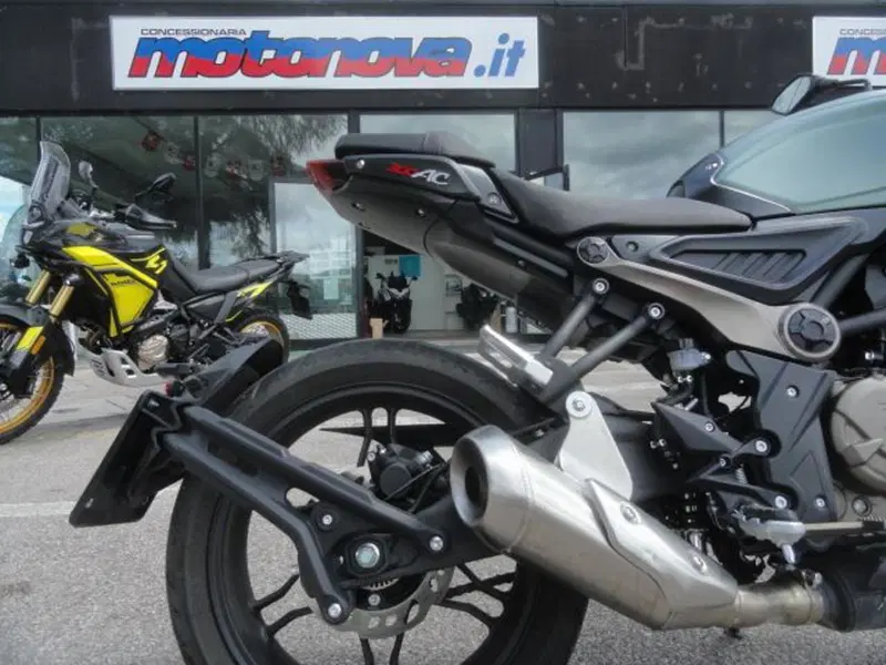 Voge Trofeo 300AC (2021 - 26) (11)
