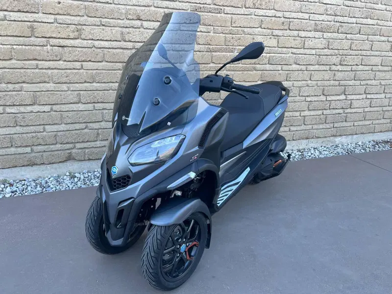 Piaggio MP3 530 Hpe Exclusive (2025 - 26) (2)