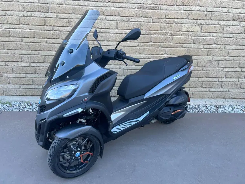 Piaggio MP3 530 Hpe Exclusive (2025 - 26) (4)