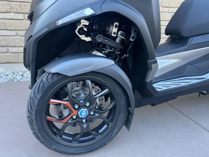 Piaggio MP3 530 Hpe Exclusive (2025 - 26) (5)