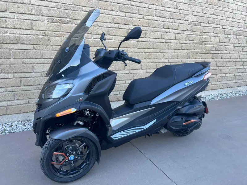 Piaggio MP3 530 Hpe Exclusive (2025 - 26) (6)