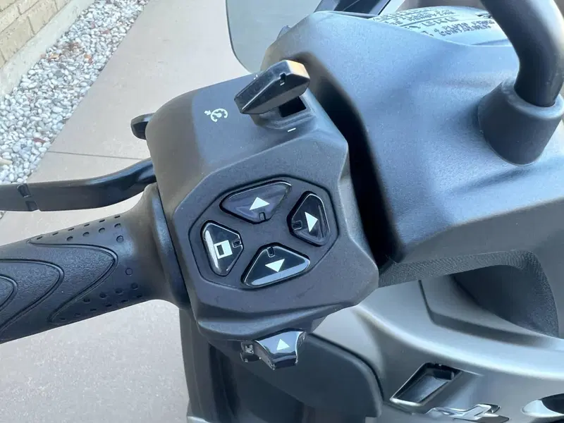 Piaggio MP3 530 Hpe Exclusive (2025 - 26) (11)
