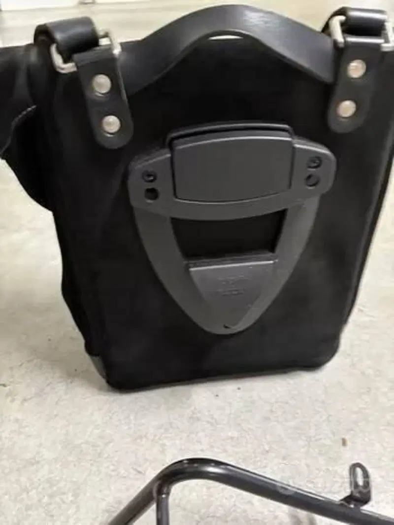 Borsa Unit Garage canvas 10l-14l nero + telaio dx BMW (2)