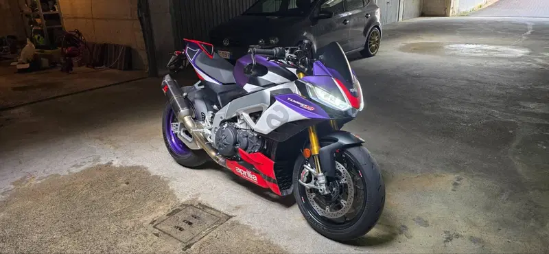 Aprilia Tuono V4 Factory (2021 - 24) (2)