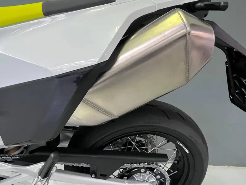 Husqvarna 701 Supermoto (2026) (9)