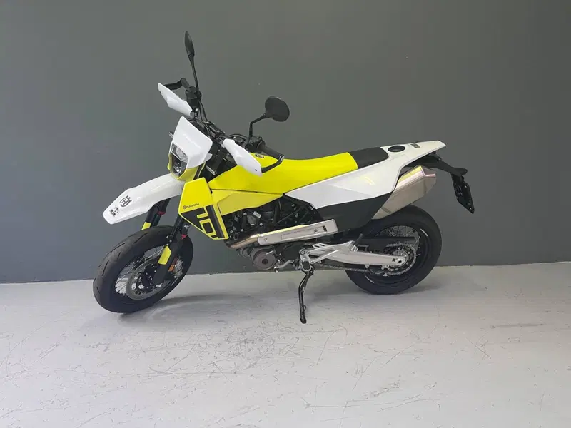 Husqvarna 701 Supermoto (2026) (2)